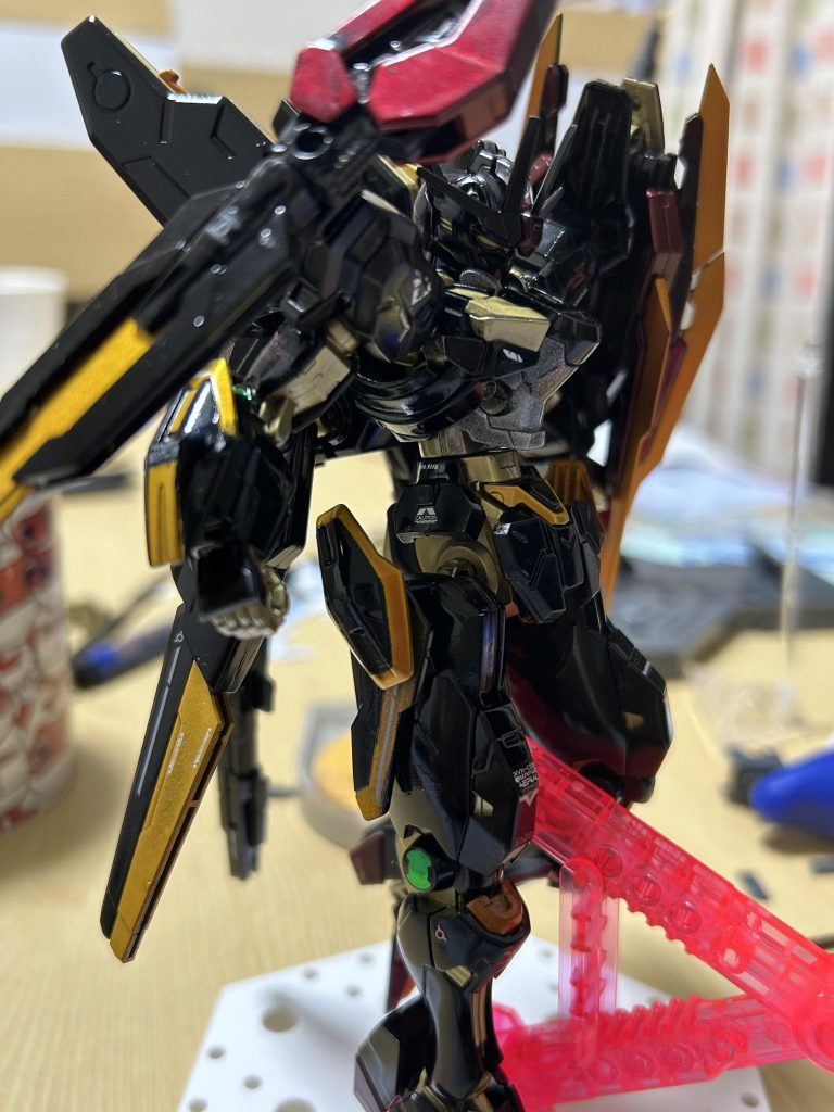 スミ入れする前ですが個人的にお気に入りなのでこちらも。通常エアリアルのエスカッシャン足に付けるためのアレと互換性があったようで、結構役立ちました。凄い、エアリアルの足に付けるアレ