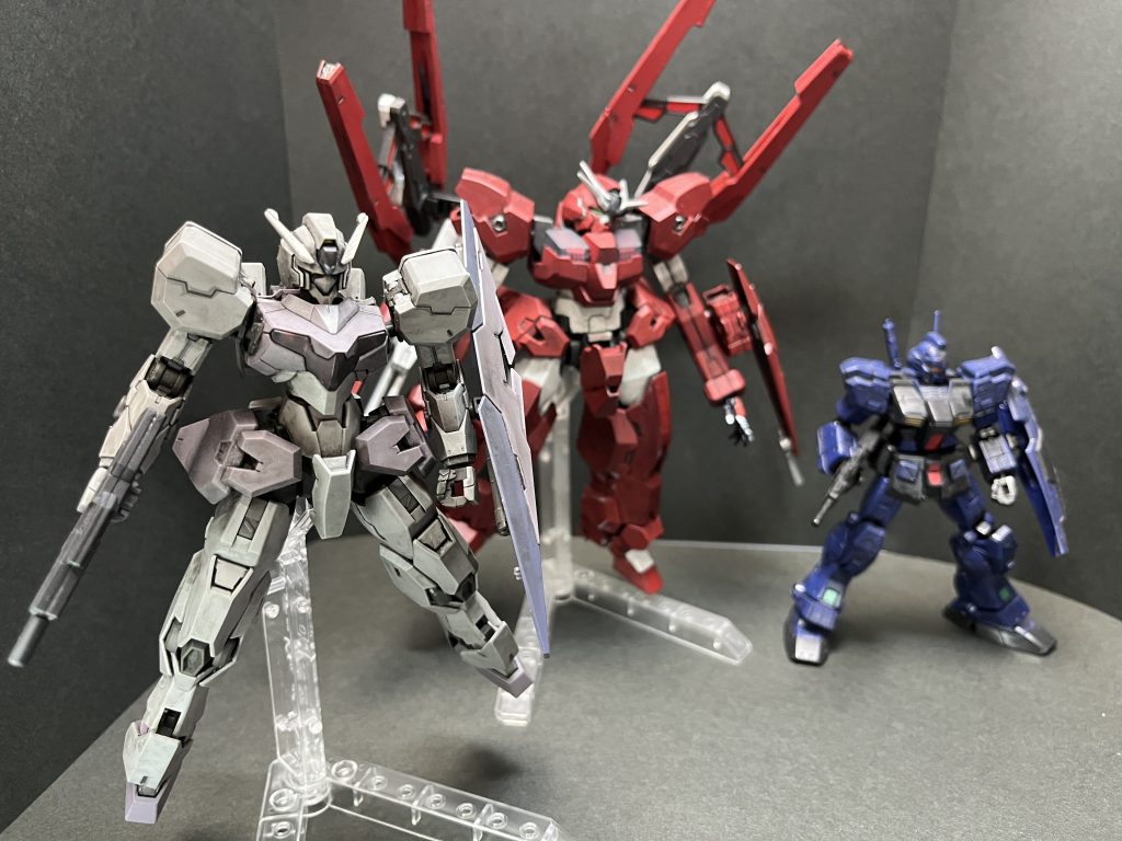 〜会敵〜???『凄い凄い。ちゃんと私を感じてくれたんだね!お姉ちゃん!グエル『学園を襲撃した機体か⁉︎無人機まで!???『あれ、なんでこいつらさっきから人形にならないんだろ?…ま、いいか。グエル『各機応戦!孤立しないように立ち回れ!スレッタ『貴方…まさかソフィさん⁉︎