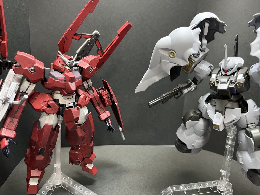 〜魔女の再会〜ソフィ『そうだよぉ!久しぶりだね!わたし、プロスペラママに治してもらったの!スレッタ『お母さんが…ソフィ『お腹いっぱいのご飯!ふかふかの寝床!暖かいシャワー!コミック、ゲーム、おいしいお菓子!データストームなんかで血を吐かない身体!強いガンダム!それと私を好きでいてくれる家族!…ママは私に沢山くれたんだぁ!お姉ちゃんともこれでほんとの家族だね!1人面倒なのがいるけど…大丈夫!一緒にママの所に行こ?フェルシー『ふっざけんなぁぁぁ!