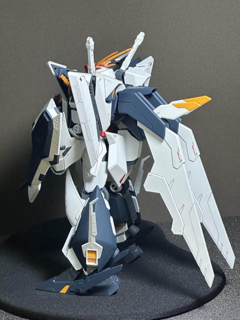 肩と腰まわりの角をちょっと丸めて優しさを少しスタビライザー根本のモールドライン変更すっきり羽とお揃いに