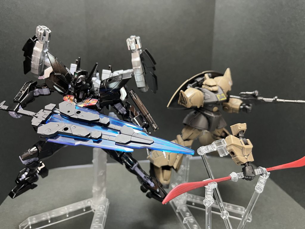 統夜『マテリアライゼーション!砕けろぉっ!ジオン兵『踏み込みが甘っ…くない⁉︎ファンネルを叩き切るモブ兵…高確率切払いは過去の遺物(´・ω・)