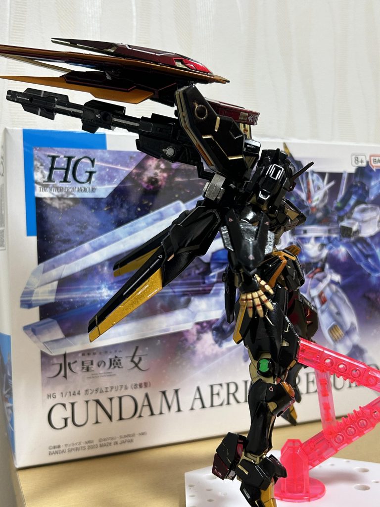 とまぁやらかしばかりでの完成となりましたが、良くも悪くも色々と挑戦できたなといった印象です。特にエナメル塗料の扱いがカス、ズームに出来ない出来のものを載せるな(辛辣)それはそうと、こんな感じでマニューバストライカーみたいにできます、かっこいい