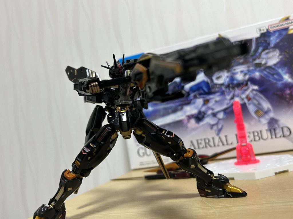 あ、あと言わずもがなクアンタとのお手軽ミキシングです。ポン付けでも割としっくり来たので、やはり水星キットと00は親和性が高いなぁ、と思うばかりです。そしてこれはいつまでもポーズが定まらないガンビットライフル