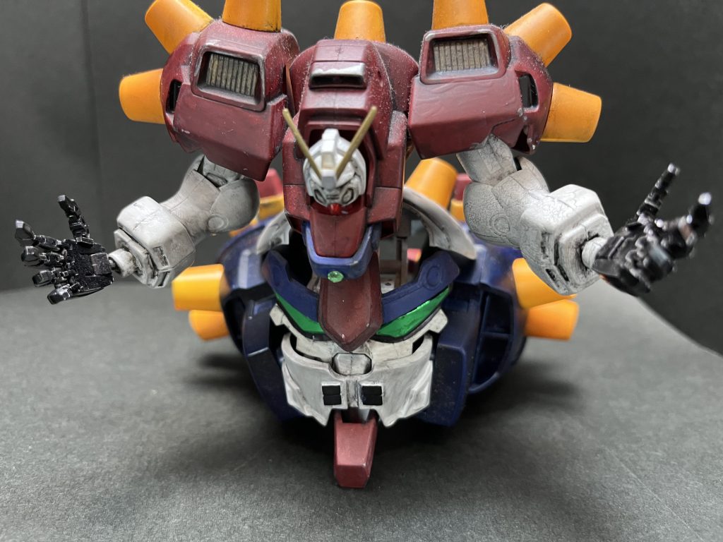 〜真実〜プロスペラ『もう滑稽で笑ってしまうわ。本当に。久しぶりね、スレッタ。エリーの意思があったから折角巻き込まないようにこちらも動いていたのに。学園で見つけた素敵な旦那様の紹介でもしてくれるのかしら?スレッタ?『お母さん!スレッタは私!私でしょう⁉︎プロスペラ『ごめんなさいね。あれ嘘なの。スレッタ?『え…プロスペラ『貴方は14番目の子、そうね、セレッタなんてどうかしら?セレッタ『待って…全然わかんないよ。エアリアルも記憶もあるんだよ?家族だって…ずっと抱きしめてくれるって…言っ…たよね…?プロスペラ『記憶は学園に行き始めた頃のスレッタの記憶を刷り込んだだけ。そもそもエアリアルDはDemon…悪魔なんて意味じゃないわ。劣化再現品…Detuneの D。肉体はいつかエリーの器を作るための実験ね…最も貴方は急速成長を促した欠陥だらけだったのだけれど。今もその模造品MSがフルパワーを出せないのが証拠よ。こんなところかしら。セレッタ『なんで…なんでそんな…プロスペラ『私はただ会いたいだけなの。エリーに…本当の娘に!だからセレッタ、今日までよく働いてくれて助かったわ。あ り が と う。