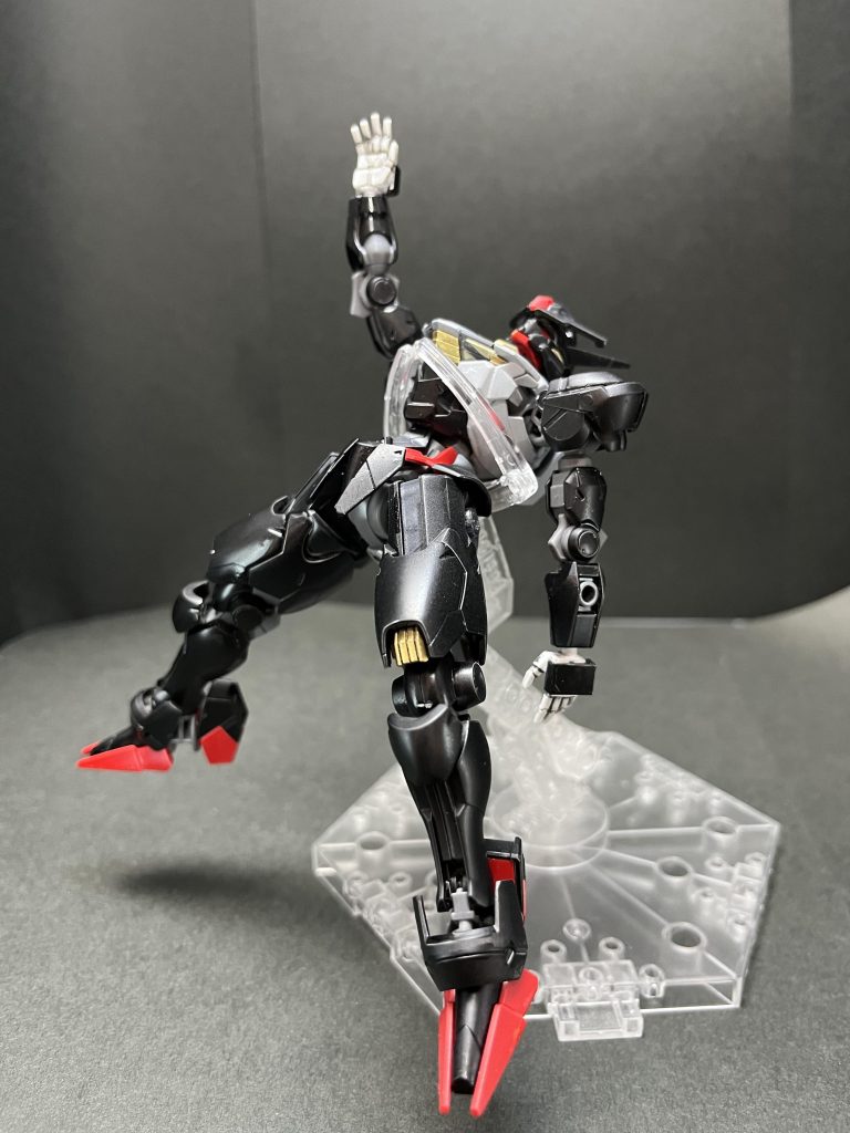 ということで話を少しまとめ始めてみました。・本編と違い、エリクトが庇った後のキャリバーンはクワイエットゼロでのエリクトの蘇生に失敗・新生ザフト及びロンドベル隊の介入で事なきを得る・クワイエットゼロは物理的に解体・プロスペラの目的はデビルガンダムを使って自分を延命しエリクトを蘇生、一緒にいれる世界の構築・その手段のためにソフィやセレッタなど使える人員、兵器なども利用する・黒いエアリアルに乗っていたのはスレッタと同じエリクトのクローン。14番目っていうのは(´・ω・`)?これは私の解釈がめっちゃ入ってるんで一部識者の方から突っ込まれるかもなんですが…エアリアルは11基のビットを装備しててエアリアル本体、11基のビット計12の機器全てにスレッタの姉妹の魂が入っているとしてそれを順番に頭だけ変えて命名するとアレッタ、イレッタ、ウレッタ、エレッタ…(途中略)…サレッタ、シレッタまでで12人実際に成功体クローンとしてパイロットとなった『ス』レッタが13番目、その次の14番目のクローンが『セ』レッタという感じで作中に出しました。本編EDでもみんなで踊ってるし(真っ赤な画でかなり強引解釈ね!あいうえお順で命名とか適当過ぎんだろ(´・ω・`)その適当さと関心のなさもエリクト以外はどうでも良いっていうプロスペラの身勝手さの現れになるんじゃないかなって。なるほどね(´ω`)ということでだいぶ独自解釈が入っております!矛盾もありそうで怖い😱とりあえずガノタモデラーの2次創作と思ってスルーしてやってください。ルートbもあと1.2回で終わらせたいと思っております!