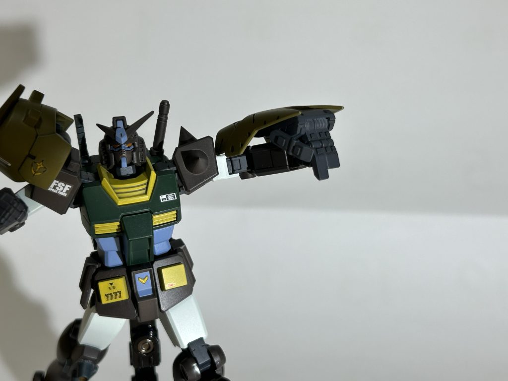 アックスの投擲を回避されても、すかさず左のラリアット。これが A(アックス)B(ボンバー)の由来です。