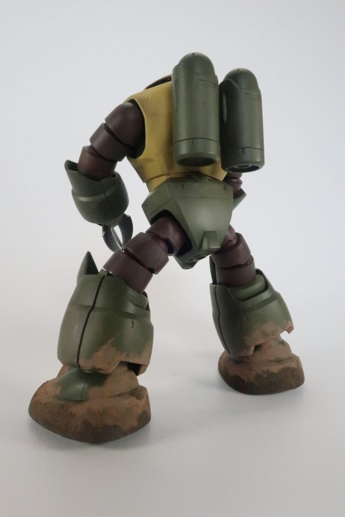 密林に溶け込むカラーです。