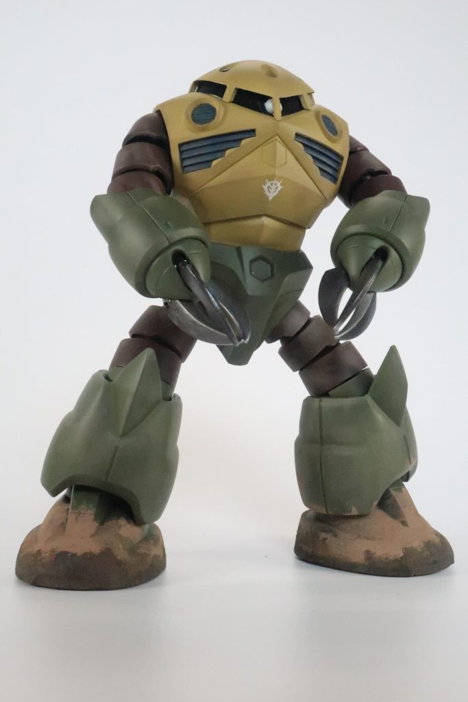 デカールはキリよくジオンマークのみ。