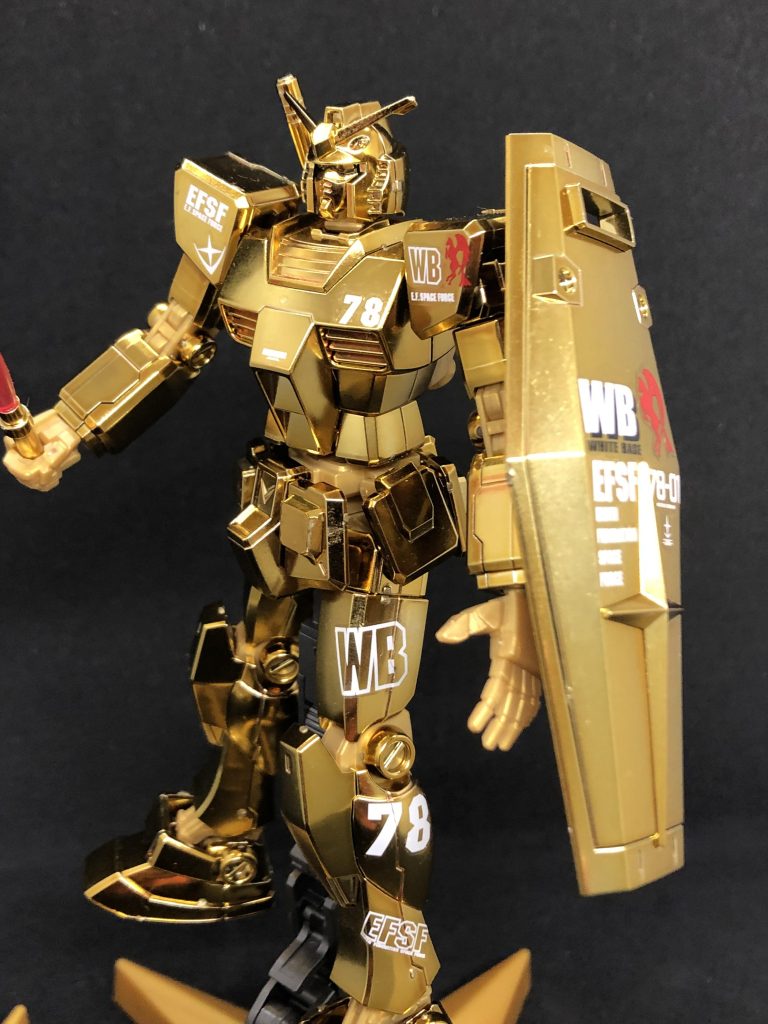 右側から。いつも通り片側から見た時に左右でメリハリが目立つようにデカールを貼っています。メッキが明るいので白抜きが映えますね。