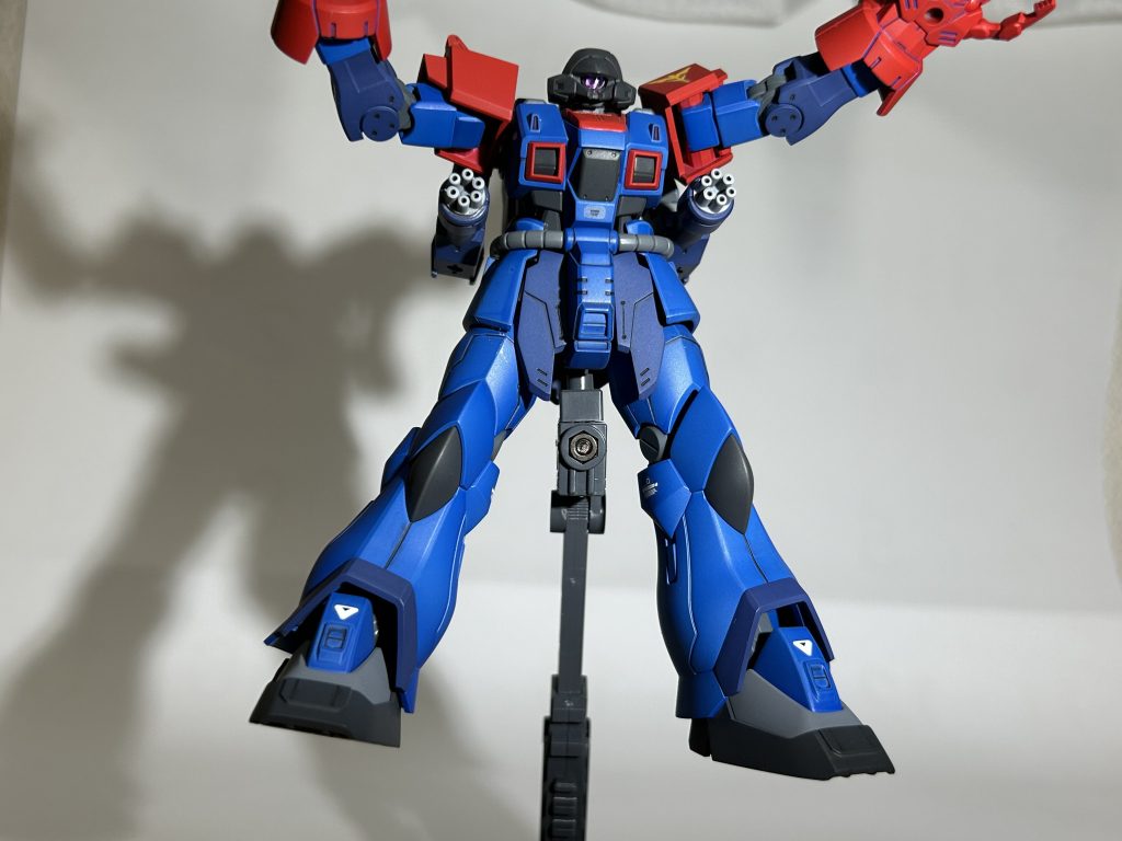 バックパックのガトリングは腕パーツを使ってるので割と自由に動く。