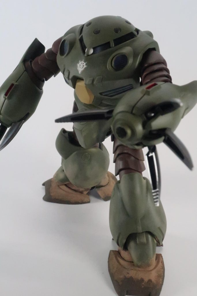 デカールはキリよくジオンマークのみ。