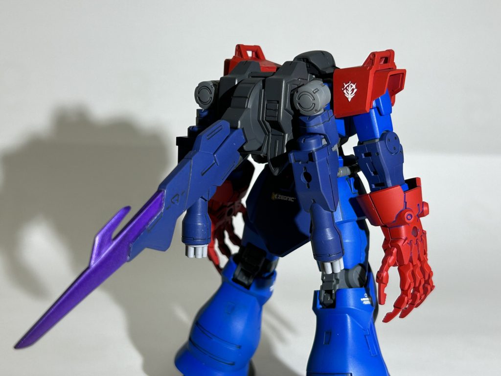 余り設定とか考えるタイプじゃ無いんですが、ニムバスを慕っていたジオン残党兵が BD2号機の残骸(裏のデカールはダメージ仕様)とイフリートタイプの機体をベースに改修しながら戦い抜いて何やかんやでネオジオンに合流した。とかぼんやり考えてます。