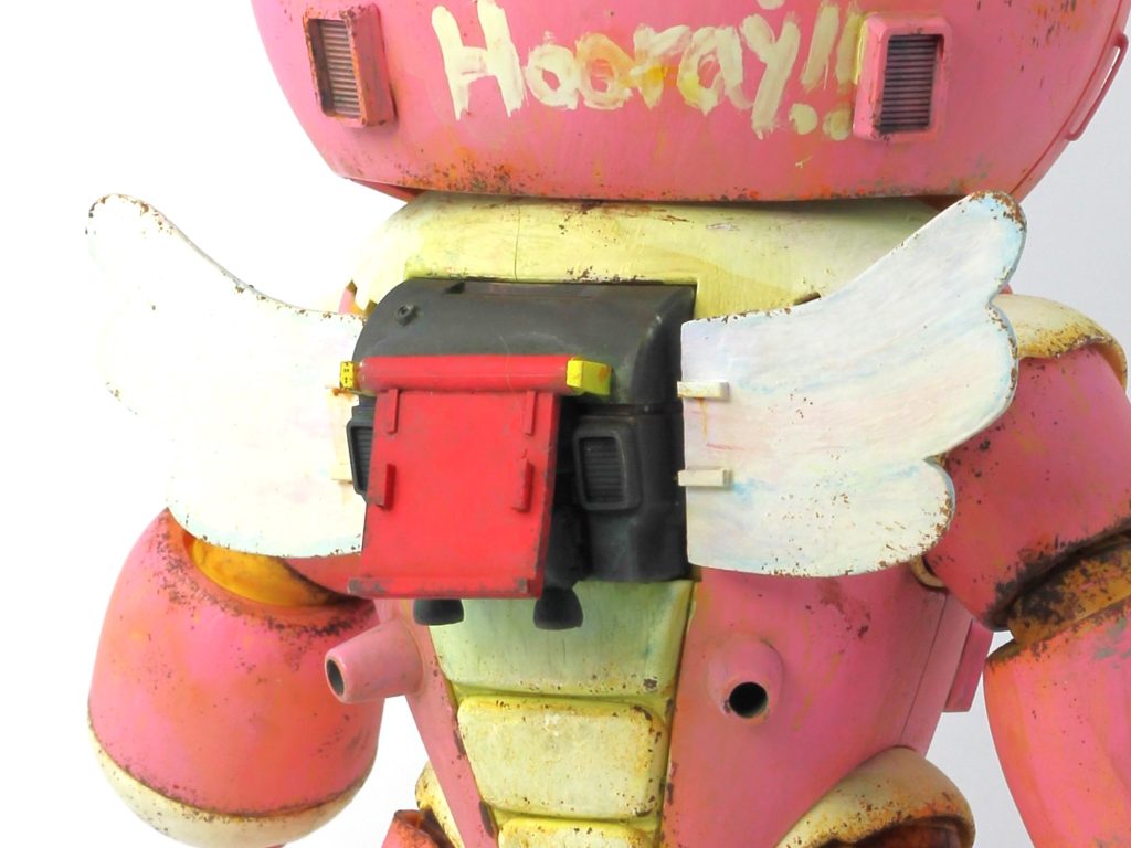 バックパックはガンダムアーティファクトのジムなど使ってごちゃメカに。羽はバンドリアニメ2期に登場した、ミッシェルのハッピーフライトモードをイメージ。メルヘンなアートっぽいアレンジで。