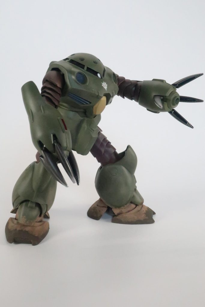 東南アジア戦線の機体なので足元は赤土で泥だらけです。