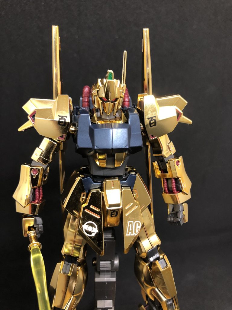 元々設定が金だからゴールドコーティングverでもあまり違和感がないというか、普通にカッコいいですね。ここまでご覧頂き、ありがとうございます!もし宜しければ、いいね!やコメントも是非お願いします!特に「ゴールドコーティングはこう作ったら良いよ」「こう作ればゴールドコーティングを活かせるよ」というコメント是非お待ちしています。同時にガンダムも作成したのでこちらも宜しければご覧ください。 ここまでご覧頂き、ありがとうございました!