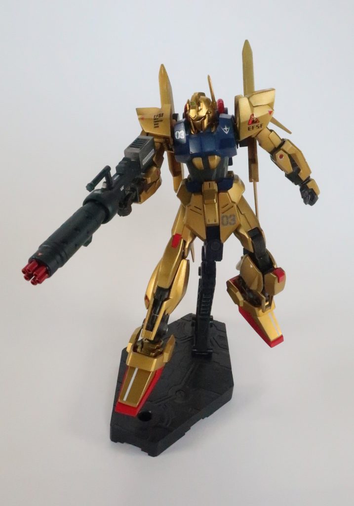 百式のパーツを移植し、デルタプラスのパーツを削り削り…。ぱっと見が百式に見えたのなら、苦労した甲斐があったというものです。