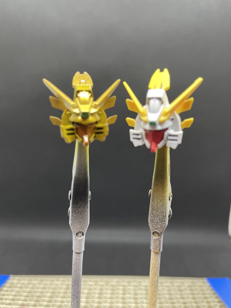 顔部分分かりづらいですが、ひさし部分を加工して目付きを鋭くし、マスク部分は開き具合を調整し横にのっぺりしないように改修