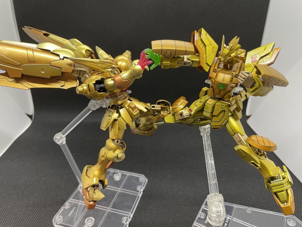 劇中ではなかったですが、スーパーモードとハイパーモードでディスプレイドモンの肘打ち、裏拳、正拳、どぉりゃぁ〜がめっちゃ好き笑