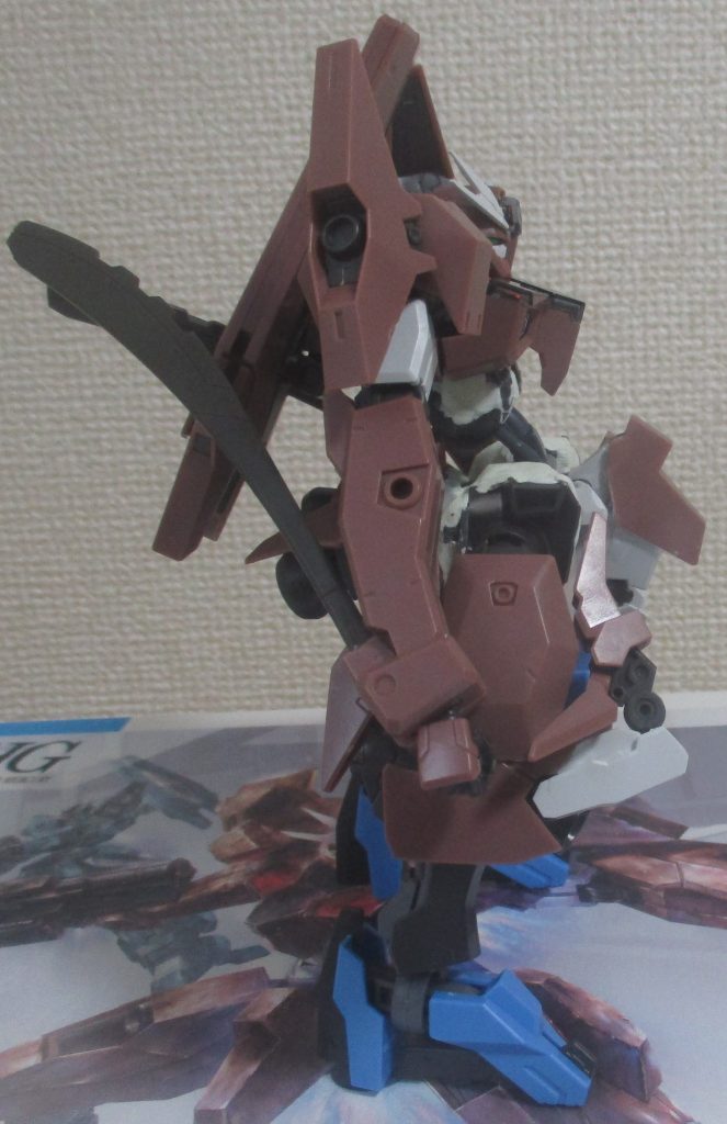 見ての通り、この状態ではまだ未塗装です。