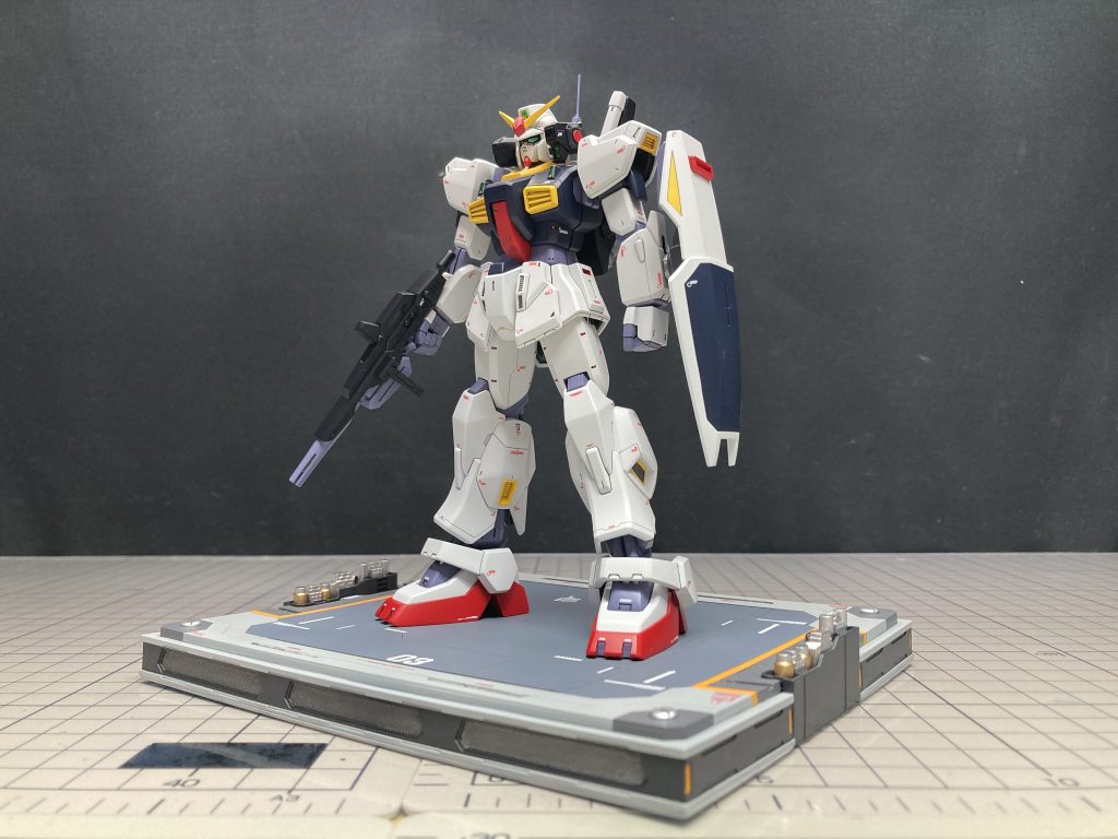 撮影ベース無し所々作りこんではいるものの、作者の好みで見た目はシンプル寄りの仕上げ劇中イメージを損なわないように仕上げて、わかる人にはわかる部分で改造するのが最近の製作スタイル…俺でなきゃ見逃しちゃうね…!