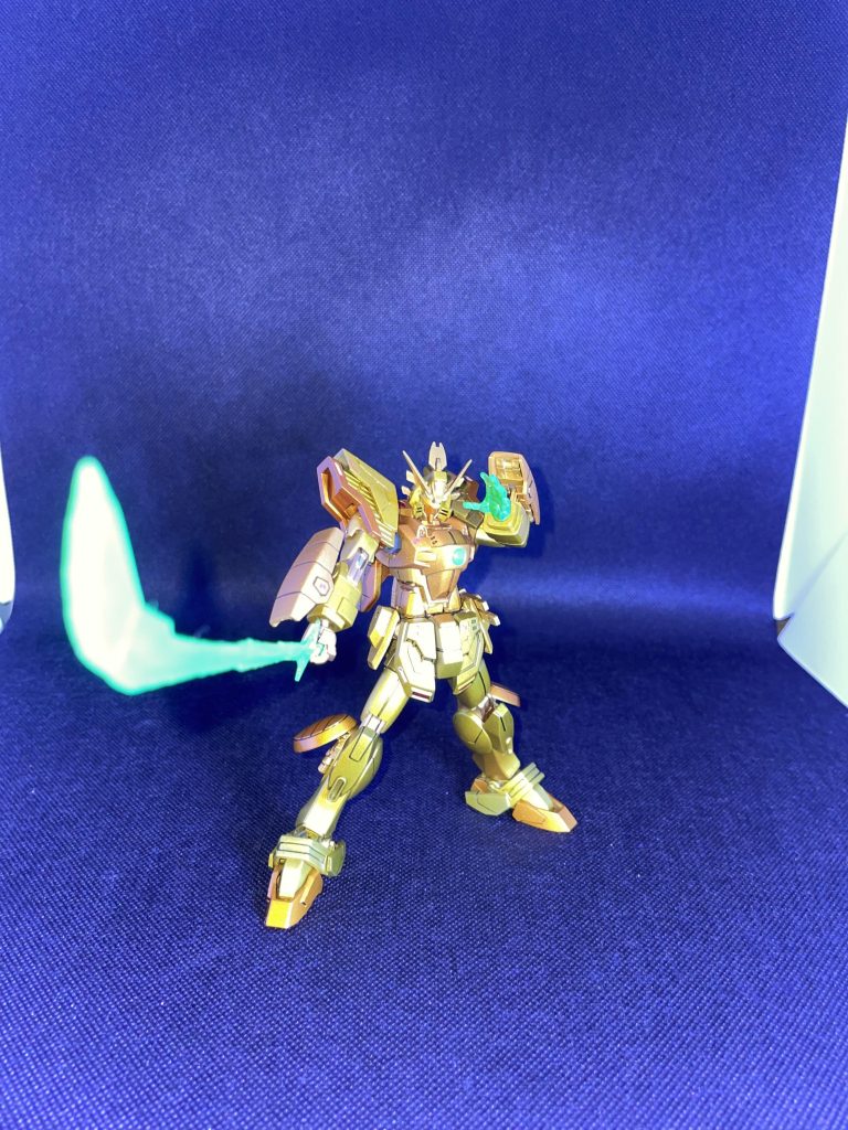 このキットの不満点でもあるシャイニングフィンガーソードはめちゃくちゃ短いのでキット2つ分のソードを繋ぎ合わせて2倍の長さに繋ぎ目が目立つのでそこは見えないフリで