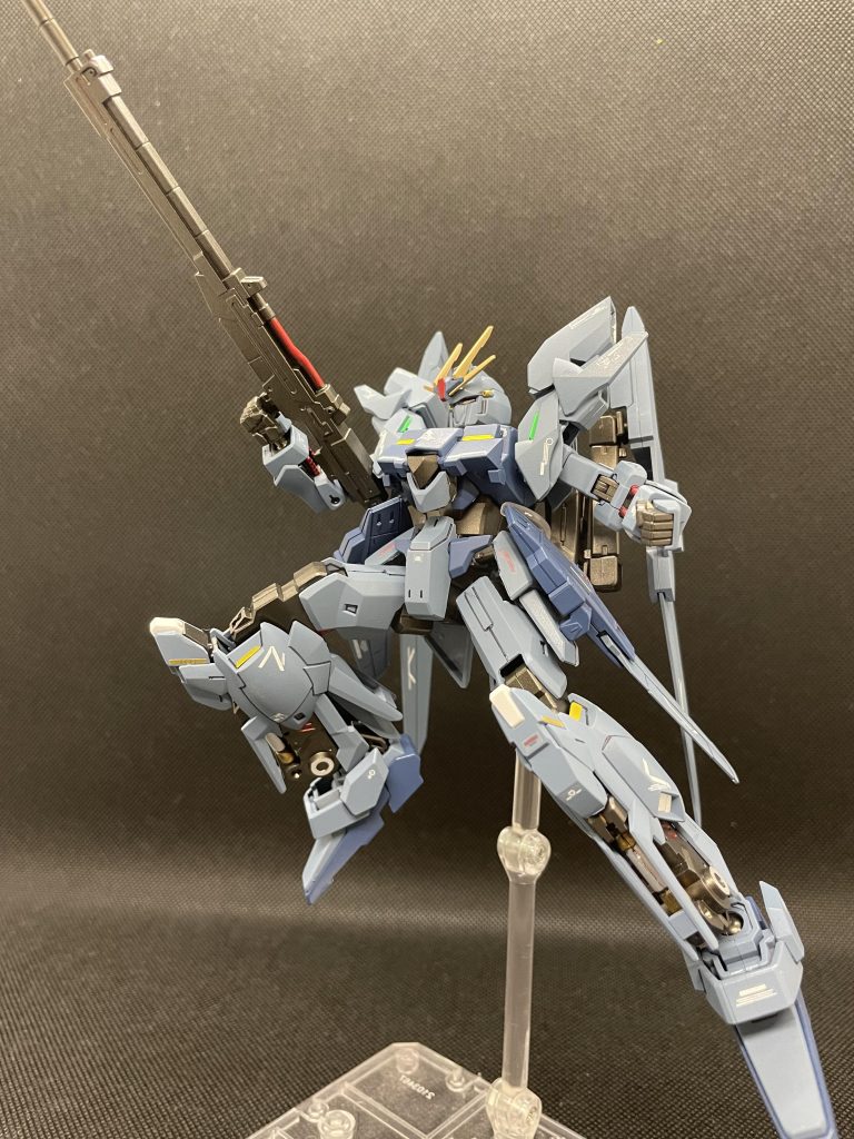 少し前のキットで宇宙世紀系の可変機あるあるですが、可動域が絶望的なので各関節を改修してます基本的には百式をベース