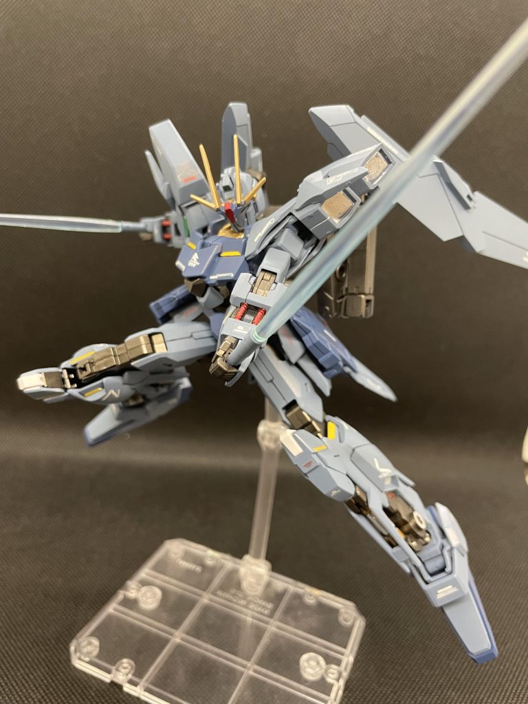 サーベルアクションもこの通り