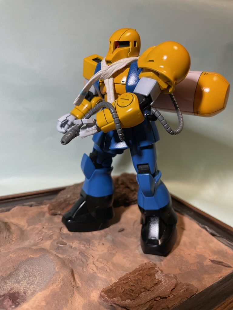 背部のタンクからは水を散布することができ、農作業でも活躍した。