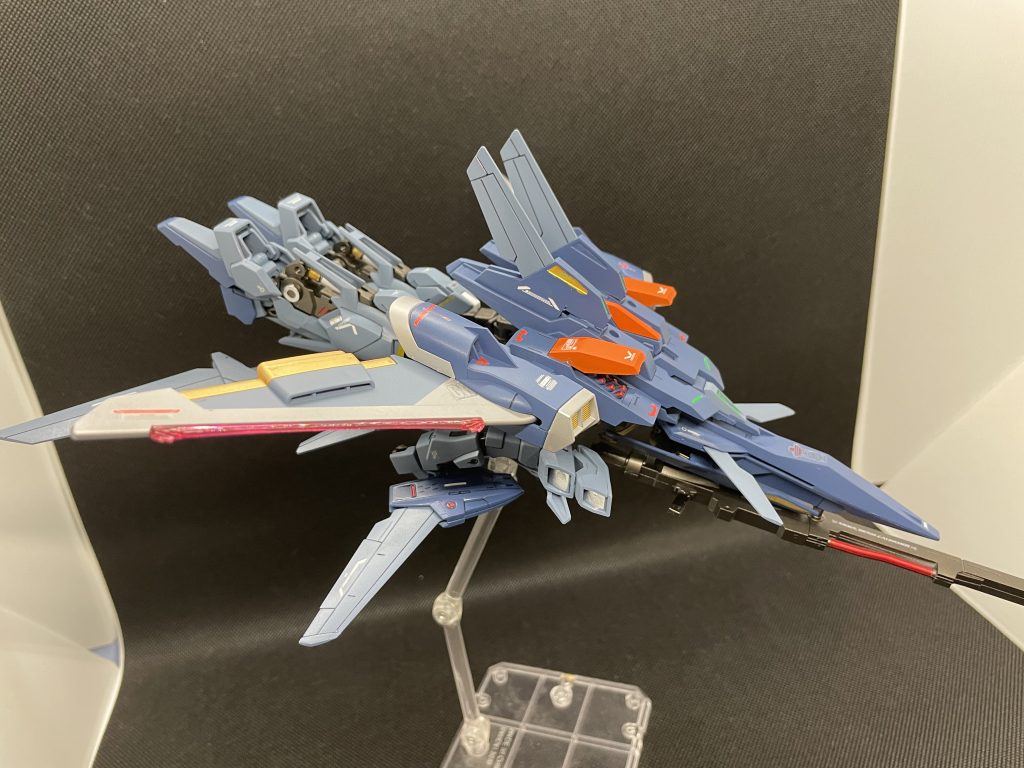 ベースを百式にしてるのでデルタ系本来の変形ではない為、なんちゃって変形です