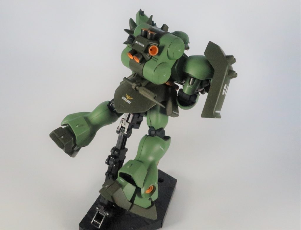 ただ、小隊の後方から火力支援を行うため、武器を連射性能の高いビームガトリングガンに換装している。