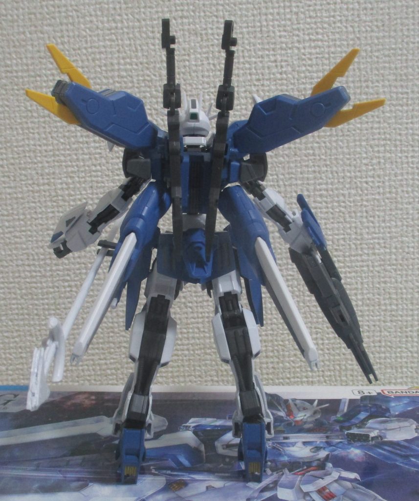 改修型のパーツは、頭部、胸部、肩、肘から下の手首、バックパック、武器一式(ビームサーベル除く)です。なお腰部分に、ジャンクとエポパテで作った延長パーツ(白色の部分)を挟んでます。