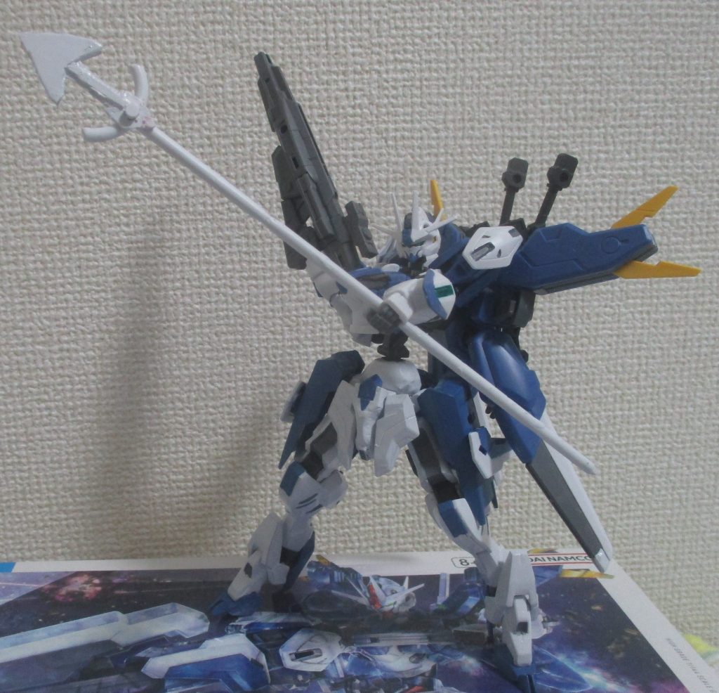 「無印ベリアル」同様、オリジナル武器の「トライデント」を作製。今回は、先端の刃は、プラ板を組み合わせ&加工して作りました。