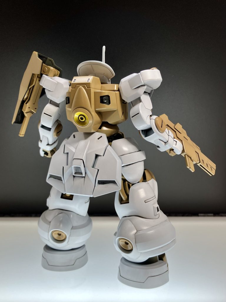 背中のバーニアはシルバーにクリアイエロー。