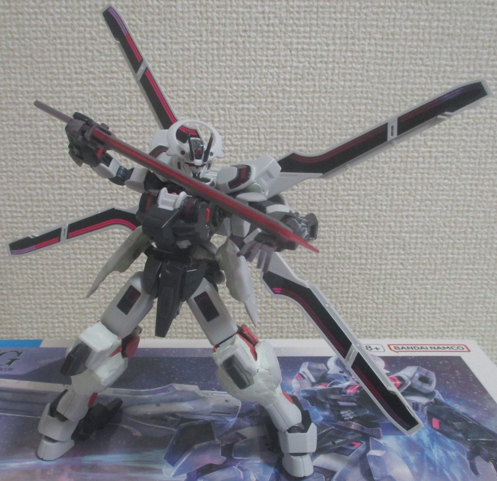 使用したガンダムフレーム部分は基本、ルプスレクス、フラウロス、ヴィダール、キマヴィダとなります。シュバルゼッテのパーツは、頭部や装甲、武装をはじめ、腕脚の先端部分も移植してます。