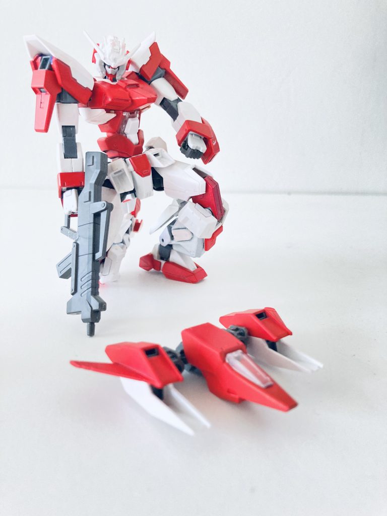 コア・ファイターほぼFXそのままですが、間に腰間接パーツを挟んで可動式に