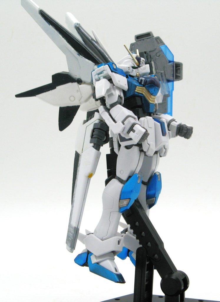 シールドの内側にビームザンバーの柄部分を格納できるようにしてます。