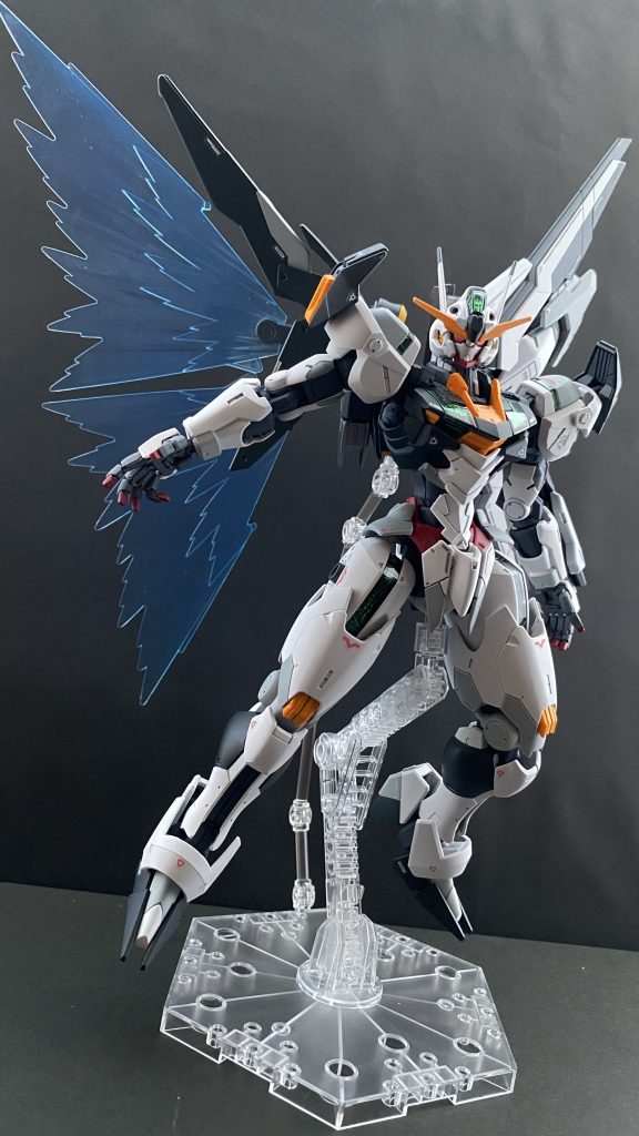 光の翼を展開して