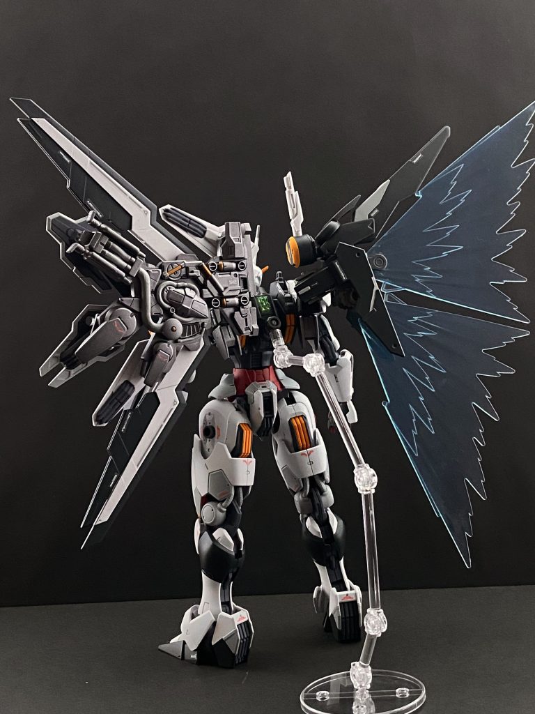 光の翼を展開した状態を背後から 光の翼ユニットにセットされたビームサーベルとその基部ユニットは、生徒達の手によって追加された。ちなみに、めちゃ重いので自立出来ません。