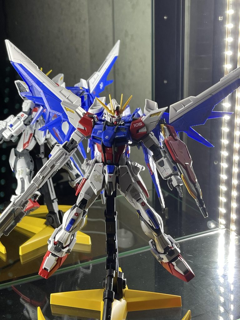 換装前のビルドストライク。この状態でも超カッコいいので泣く泣く換装しました😭揺るぎない主人公機オーラがありますよね✨旧エールストライクの流用だと思うのですが、このキットはとにかく偉いです。関節も丈夫で自立なども問題ないです👌再販したら売れると思うんだけどなー🤔