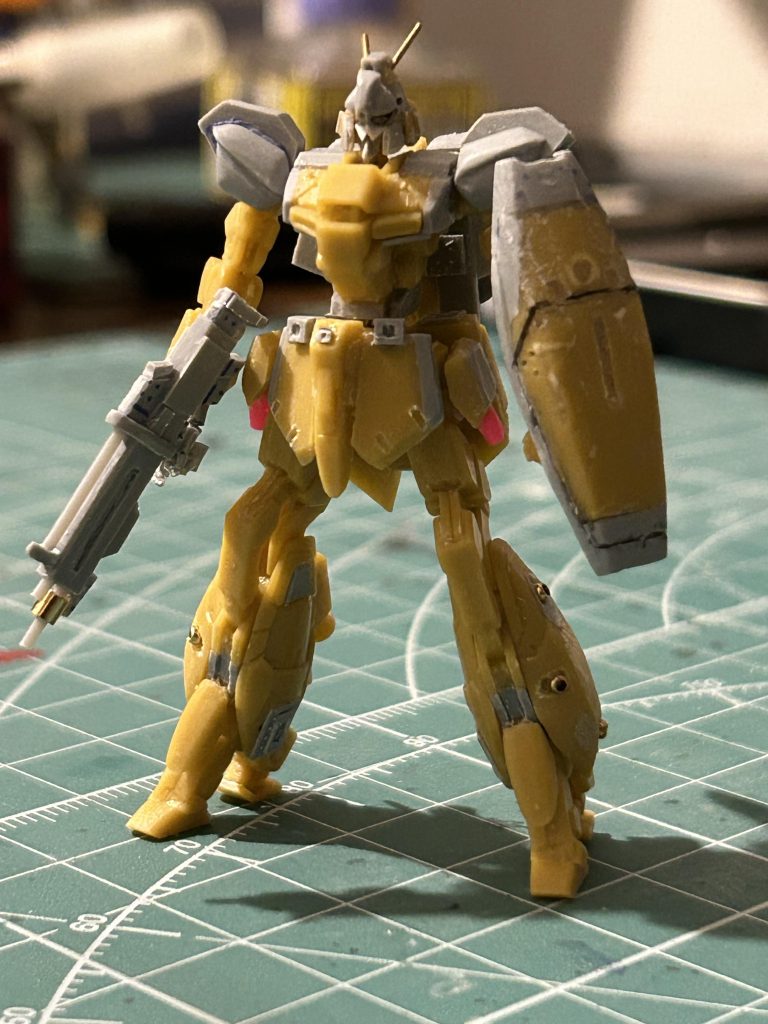 フロントスカートも幅増ししてました。シールドを削る苦労が分かる写真ですね。笑