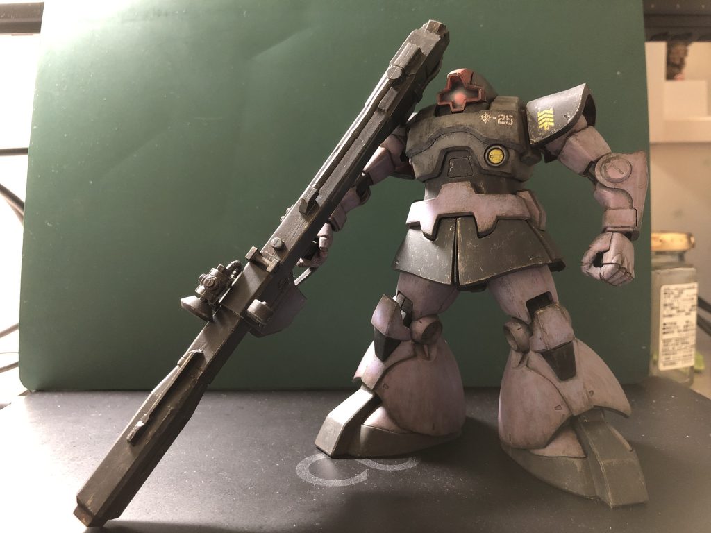 塗装下地　黒サフ→銀色→すみれ色→クリアーレッド→すみれ色。茶系と灰色を混ぜてウェザリング。汚しと錆感を加えて終了。   