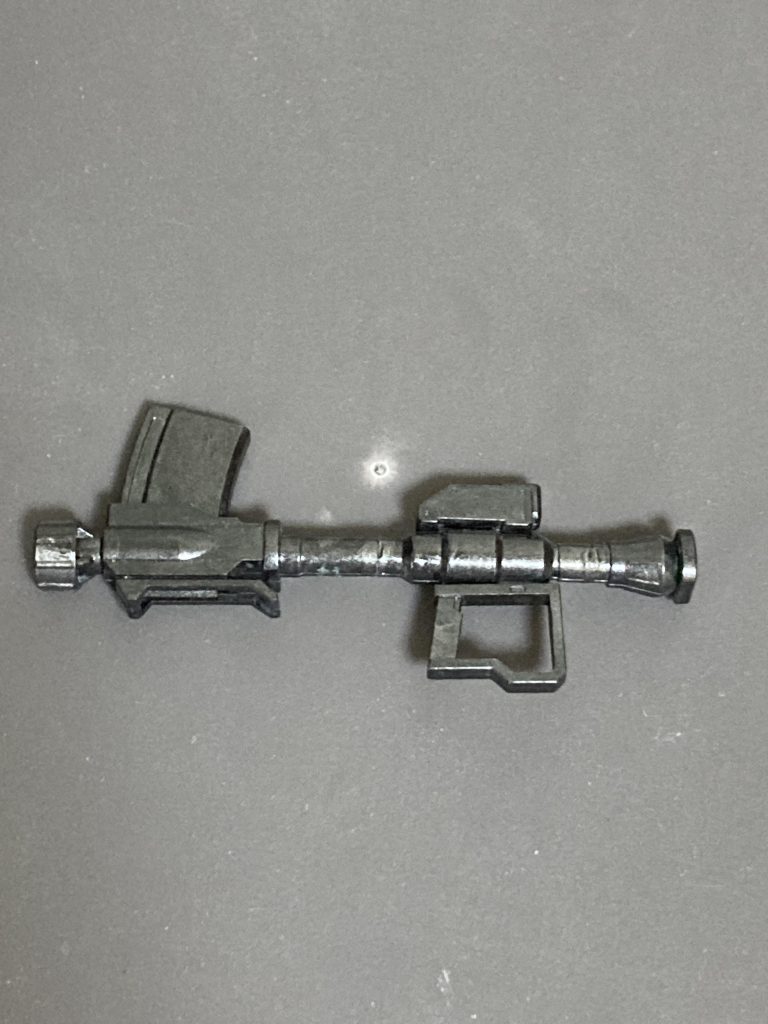 ロケットランチャーロケットランチャーはマントに干渉しないように少し短くしています