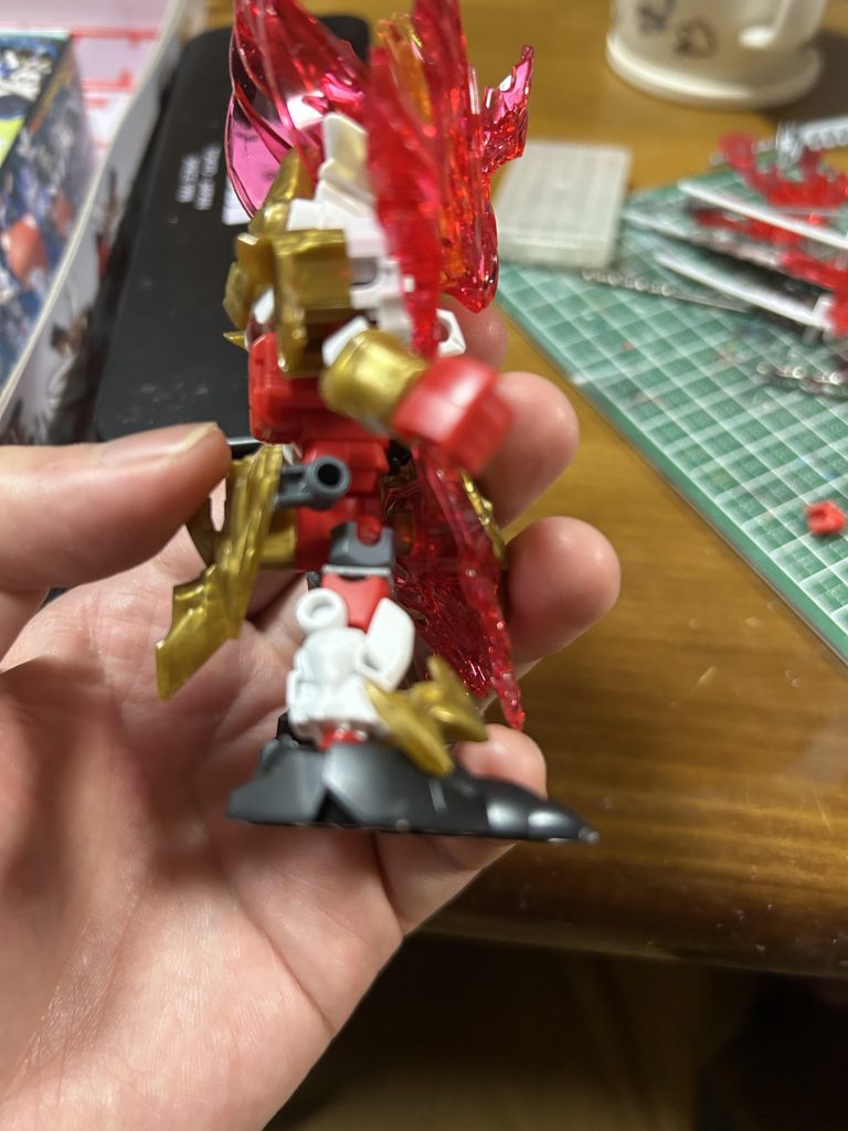 足の付け根とサイドアーマの接続を改修。Twitterで見つけた作例を参考にしてます💡