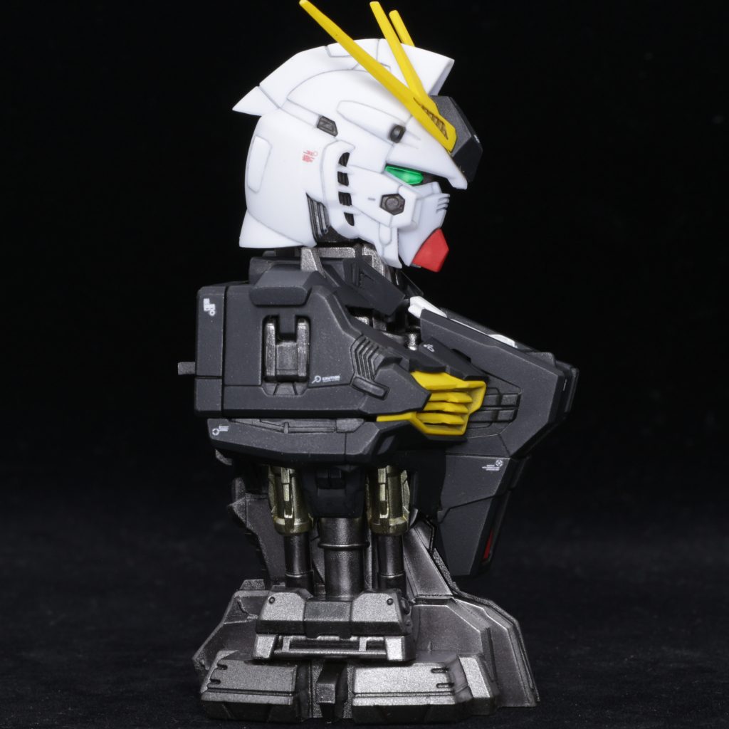 フラットアルミでほんのりドライブラシをかけ、エッジを強調。