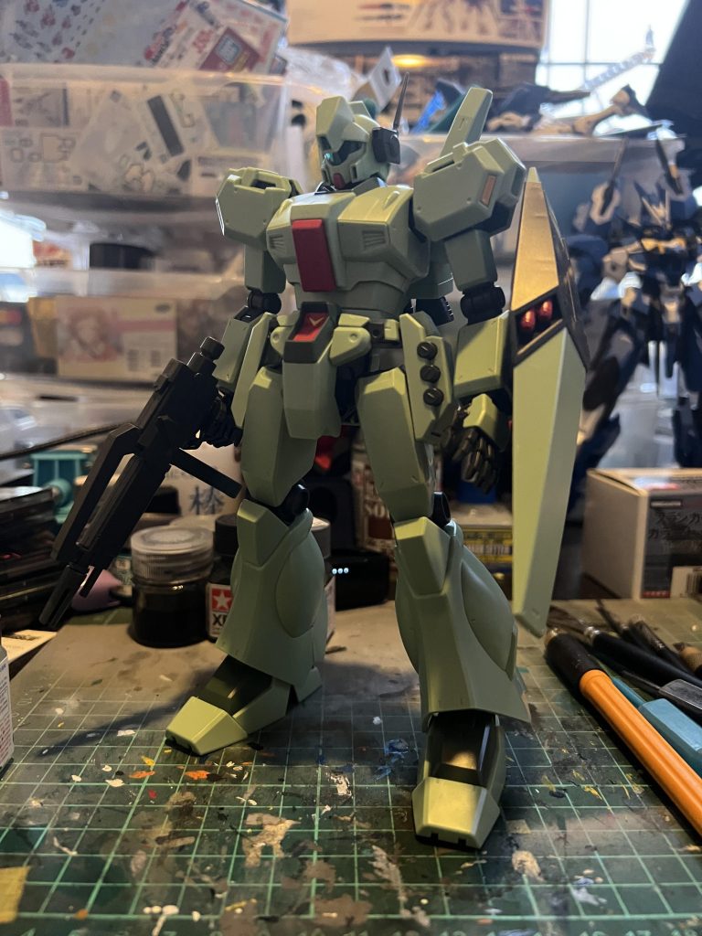 元キットがジェガンなだけあってそのままでも充分かっこいいですね。