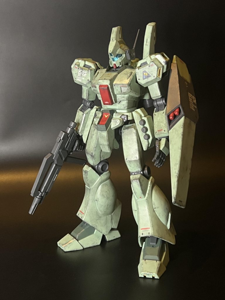 塗料はタミヤエナメルのクロームシルバー、ジャーマングレーをチッピングとドライブラシに使いました。