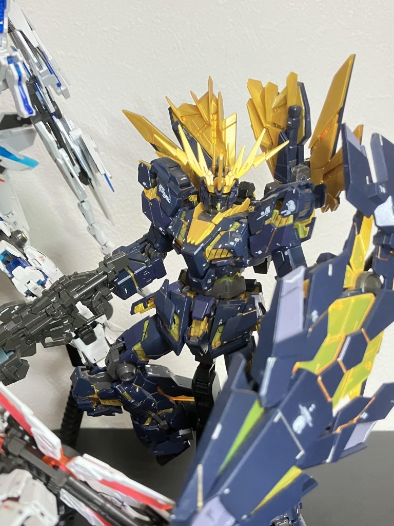 次にバンシィなんとなく電気屋行ったら在庫1つだけ残ってたので購入バンシィは銀での墨入れ、サイコフレームは黒の墨入れと分けてます