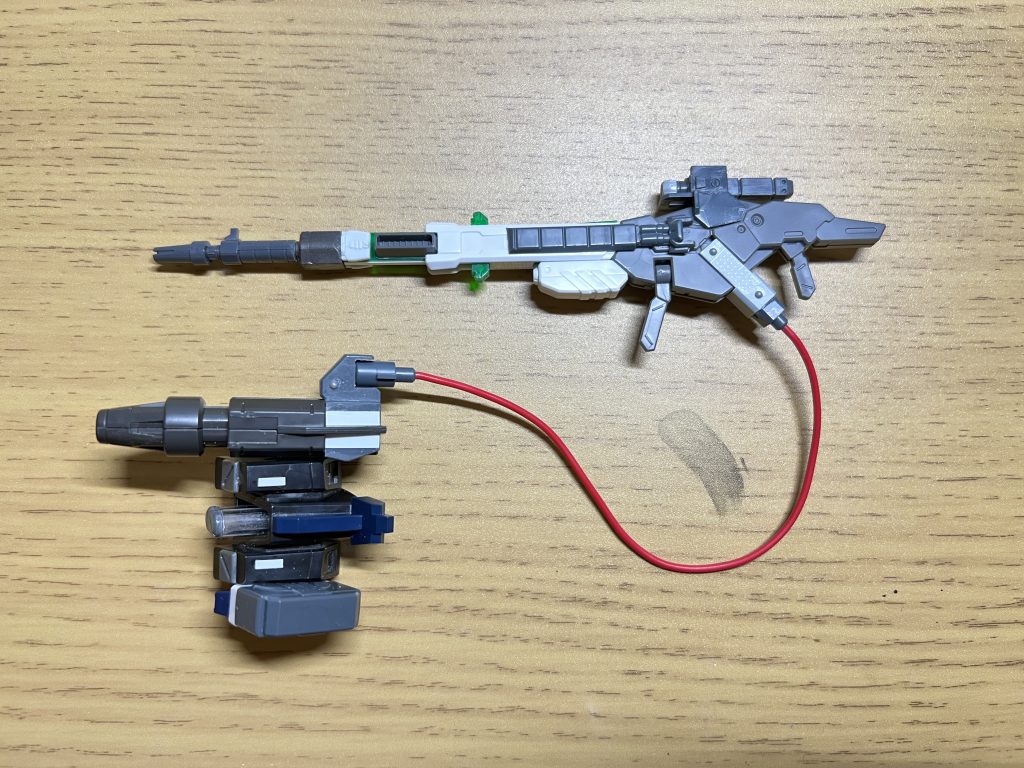 ライフルはこんな感じ。めっちゃ余ってたGNソードVのバスター用パーツがかなりいい仕事をしてくれました。