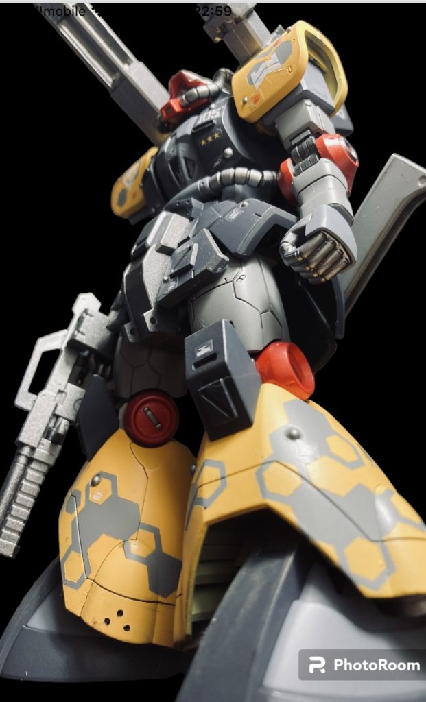 「いやまあ、見てくださいよ、バランスは悪く無い。バックパックに大型のジェネレータつけられるので、ビーム兵器搭載してます」