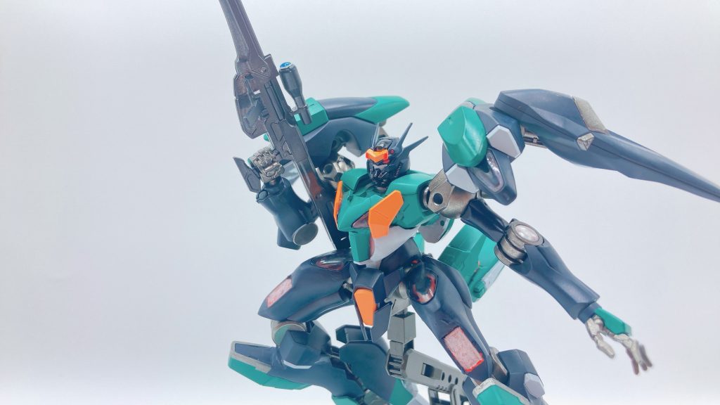 ちなみに塗装はガンダムマーカーオンリーで、本体色は